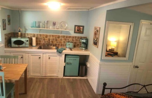 Brooksville Apartment | Vintage Mermaid - Neptune's Grotto Old Florida Adventure Retreats