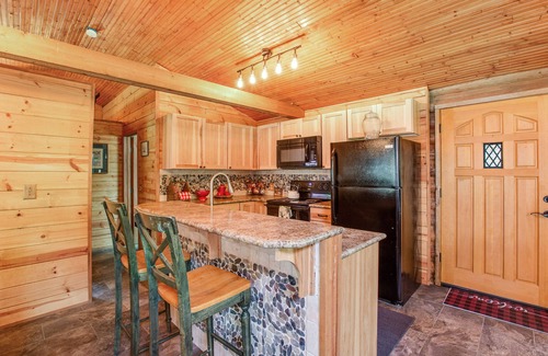 Belfair Cabin | Vintage Mid-Century Modern Lakefront Log Cabin
