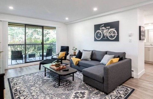 Clearbrook Apartment | Vintage Oasis Getaway: Abbotsford Retreat
