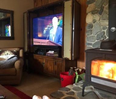 Coffee Creek House | Vintage Pines Cabin