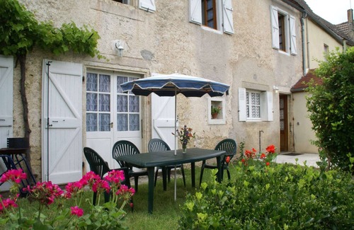 Montfaucon House | Vintage Retreat in Montfaucon