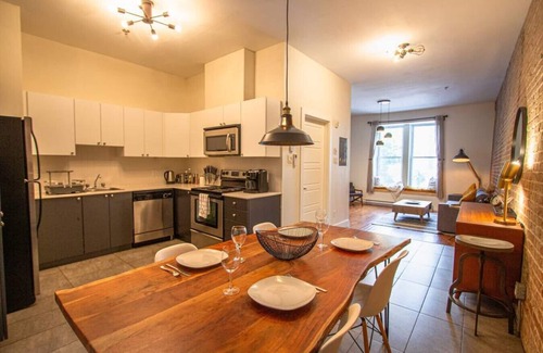Plateau Mont Royal Apartment | Vintage/Rooftop/Terraces/Plateau/St-Denis/AC/TV