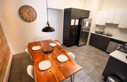 Plateau Mont Royal Apartment | Vintage/Rooftop/Terraces/Plateau/St-Denis/AC/TV