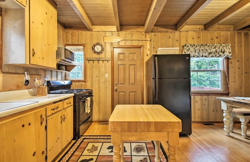 Arrowhead Villas Cabin | Vintage 'Snow White' Cottage ~ 2 Miles to Village!