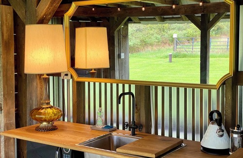 Hector Villa | Vintage Villa - 3-suite compound on wine trail- outdoor kitchen, fire pit, games