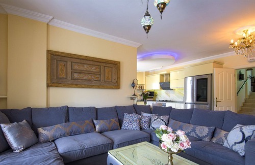 Geris Villa | Vintage Villa with your own private pool, stunning rooftop bar & hot tub