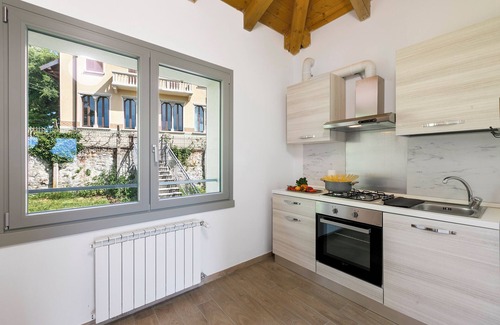 Arcumeggia Apartment | Viola Apartment, Casalzuigno, Italy
