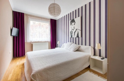Ferencvaros Apartment | Viola - Newly furnished with free garage!