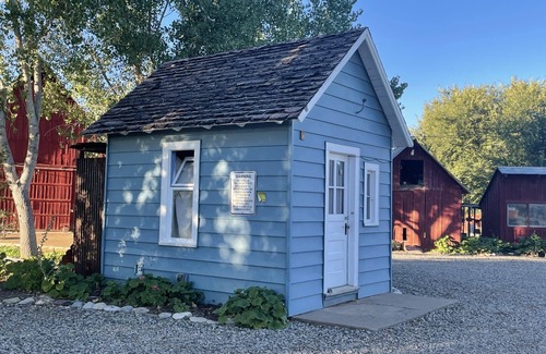 Lazear House | Violet Cottage at Zenzen Gardens