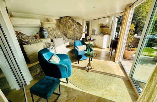 Le Bar-sur-Loup Apartment | Violette - Gite au coin du feu