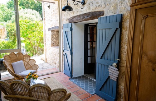 Le Bar-sur-Loup Apartment | Violette - Gite au coin du feu