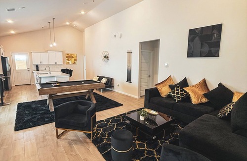 Cypress House | VIP Lounge- Luxe+ Private Sauna