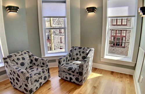 Eureka Springs Historic District Apartment | VIP Parking + Downtown + Shower for Two