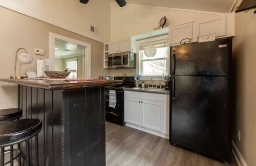Manteo Cottage | Virginia Dare Cottage-Walk 2 Manteo Waterfront