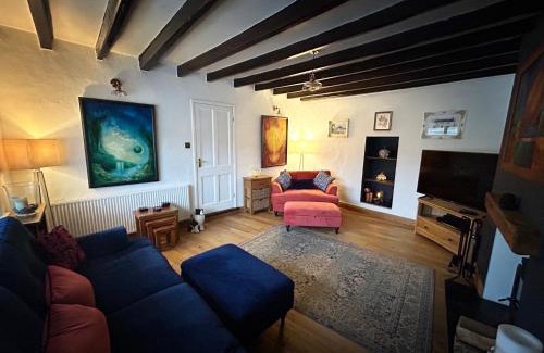 Richmond House | Virginia House A Contemporary Cosy Period Cottage