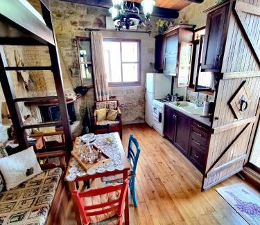 Kastellos Apartment | Virginia - Peaceful Traditional House