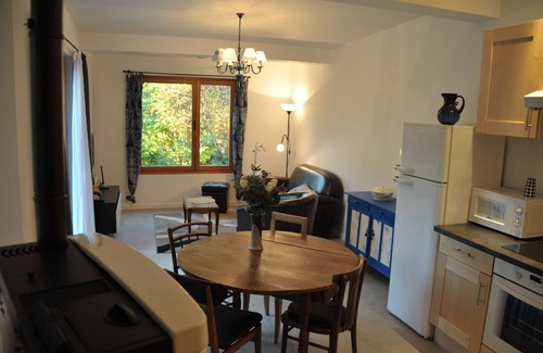 Sannois Cottage | visit Paris while enjoying the calm of a garden