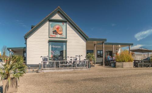 Vinkenkade Hotel | VISSERSLUST Rooms, Apartments and Houseboats