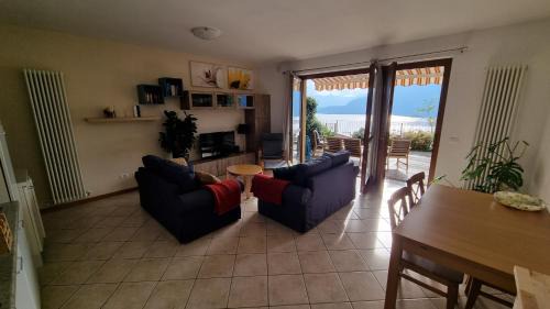 Perledo Apartment | Vista d'Oro Ulivo1 - 2 bedroom flat with lake view