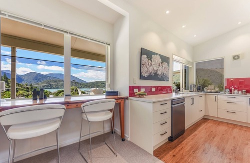 Havelock House | Vista Del Porto - Havelock Holiday Home