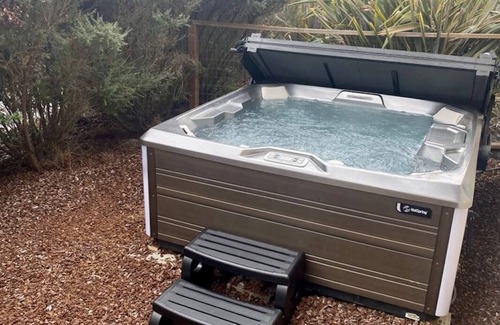 Eureka House | Vista House*Hot Tub* *Ocean & Bay Views*