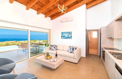 Filaki Villa | Vista Mare Grand Heated Pool