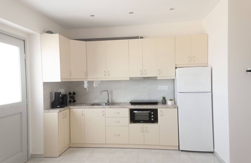 Menetai Apartment | Vista Mare Suites , 2 min drive to the sea (3)