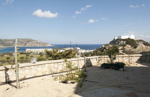 Menetai Apartment | Vista Mare Suites , 2 min drive to the sea (3)