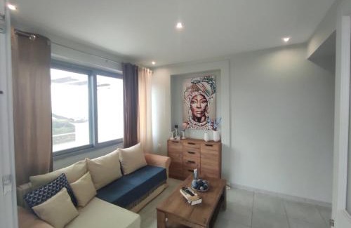 Menetai Apartment | Vista Mare Suites , 2 min drive to the sea (1)