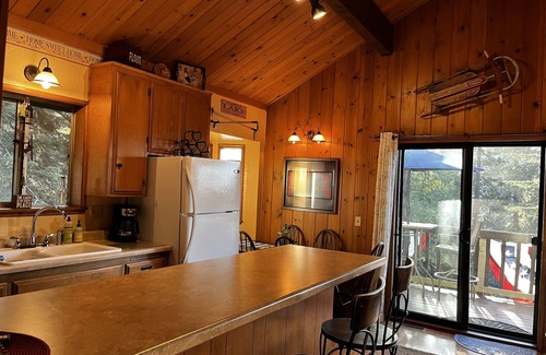 Arrowhead Villas House | Vista Pines Cabin Lake Arrowhead Hot Tub Fire pit View