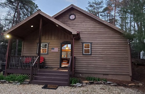 Sautee Nacoochee Cabin | Vista Ridge Cabin, A Romantic Getaway in Helen, GA