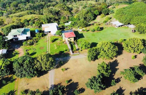 Esparza Apartment | Vista Verde en el Pacífico a 1 Kilómetro de la Carretera Interamericana