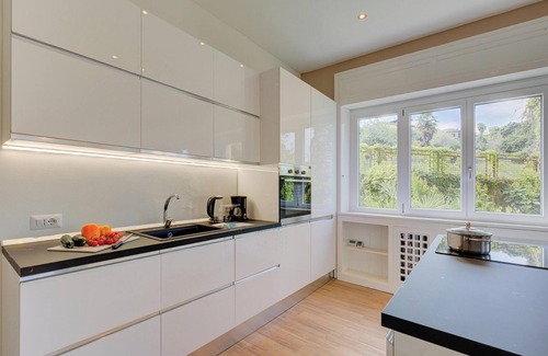 Porto Valtravaglia Apartment | Vista Verde Apt. 5 min walk to Lake, Porto Valtravaglia, Italy