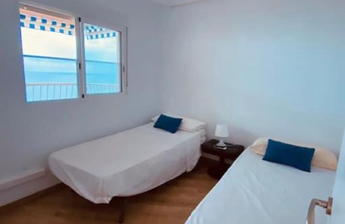 La Pobla de Farnals Apartment | Vistas únicas al mar en primera linea