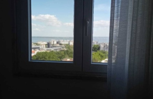 Marvila Apartment | VISTAS SOBRE O RIO TEJO - near the airport, metro and train station. Enjoy :)