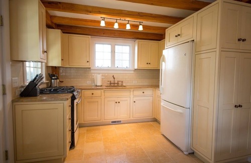 Nantucket Town Cottage | "Vitamin Sea" - Beautiful cottage in downtown Nantucket with off-street parking!