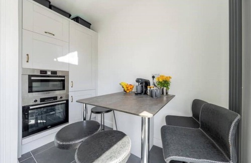Southall Broadway House | Viti Levu House
