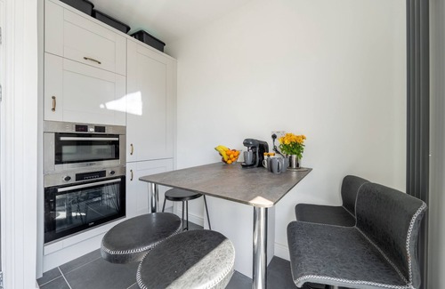 Southall Broadway Apartment | VitiLevu House