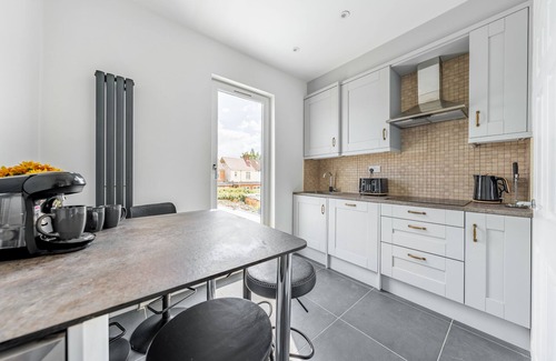 Southall Broadway Apartment | VitiLevu House