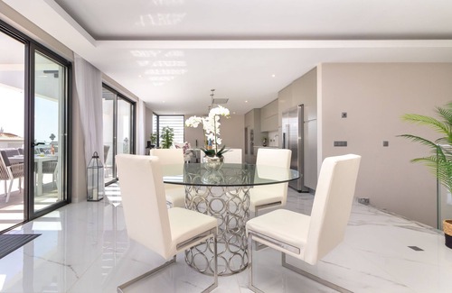 Mato Serrao Villa | Vivenda das Oliveiras - Contemporary Villa With Heated Pool, Sleeps 10