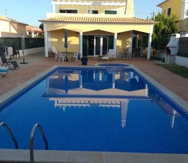 Barrocal Villa | Vivenda Luz e Lúdica