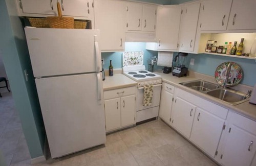 Dunedin Cottage | Vivid Downtown Key West Cottage