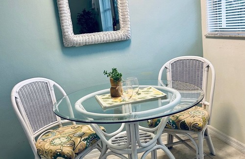 Dunedin Cottage | Vivid Downtown Key West Cottage