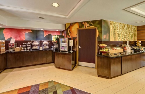 Germantown House | Vivid Suite for a Couple's Escape! Free Breakfast