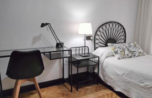 Salesas Apartment | Vivienda con Parking incluido - Zona Van Dyck