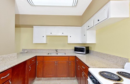 Southwood Riviera Hotel | Vivo Flex Living Torrance