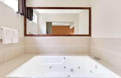 Southwood Riviera Hotel | Vivo Flex Living Torrance