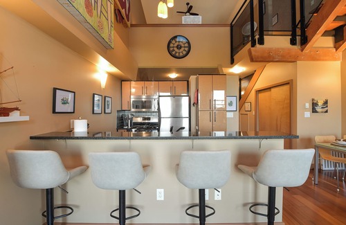 Downtown Victoria Condo | Vogue Perch - stunning two-level penthouse