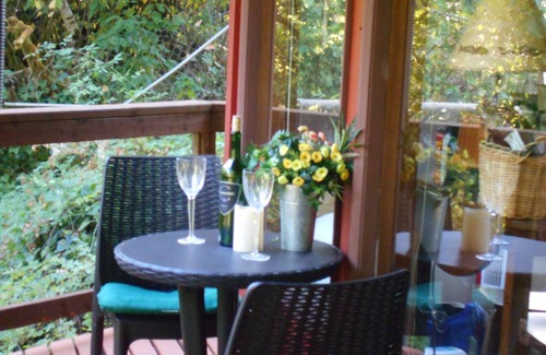 Curtis Cottage | 'Volcano Country' Creek Side Cottage Retreat