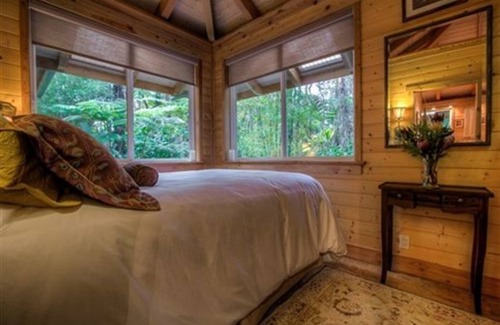 Volcano Bed & Breakfast | Volcano Mist Cottage